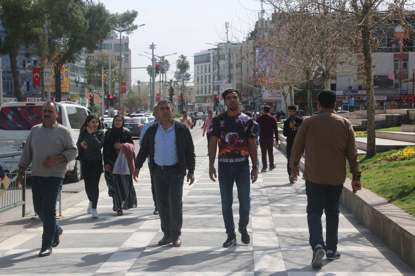 Halk asgari ücrete ek zam yapılması teklifini hayat pahalılığına karşı çözüm olarak görmüyor